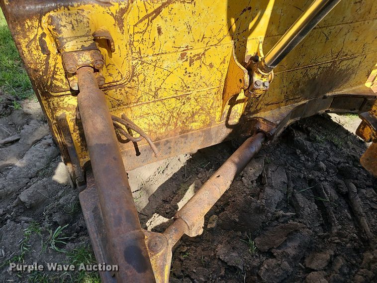 image for item DP6430 1998 Komatsu D65EX-12 dozer