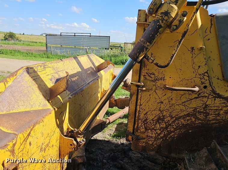 image for item DP6430 1998 Komatsu D65EX-12 dozer