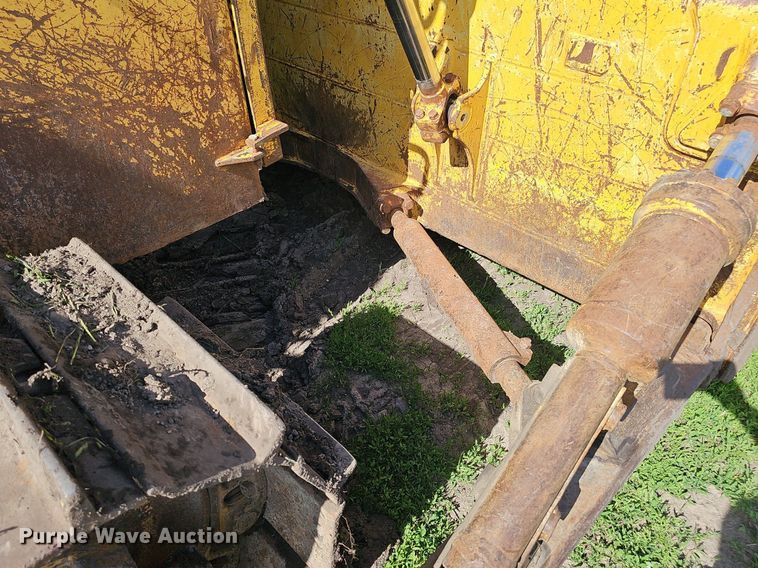 image for item DP6430 1998 Komatsu D65EX-12 dozer