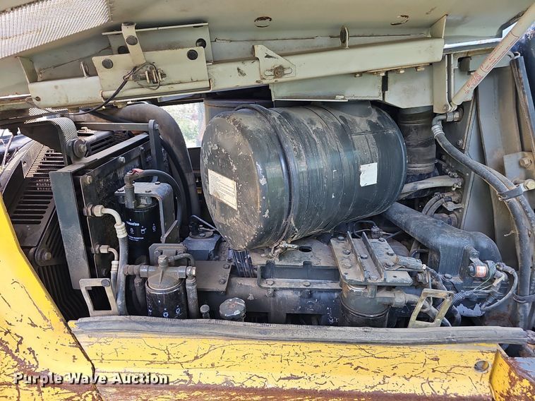 image for item DP6430 1998 Komatsu D65EX-12 dozer