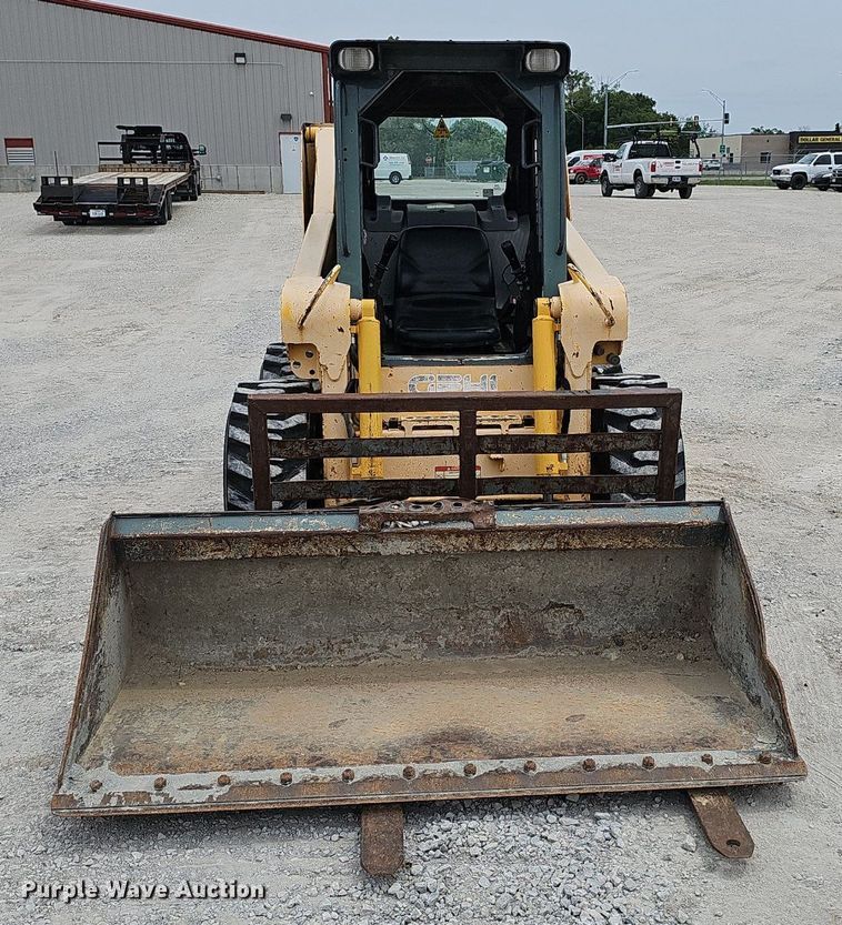 image for item DP6435 2004 Gehl 5640 skid steer loader