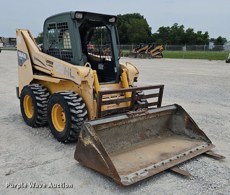 image for item DP6435 2004 Gehl 5640 skid steer loader