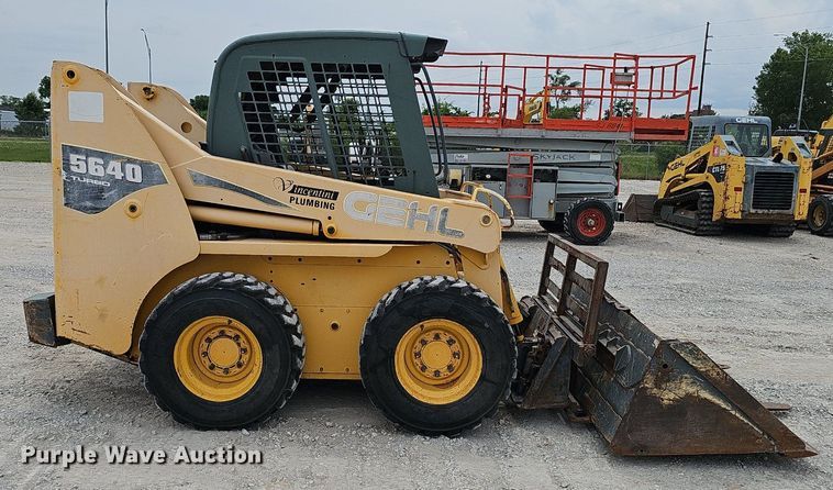 image for item DP6435 2004 Gehl 5640 skid steer loader