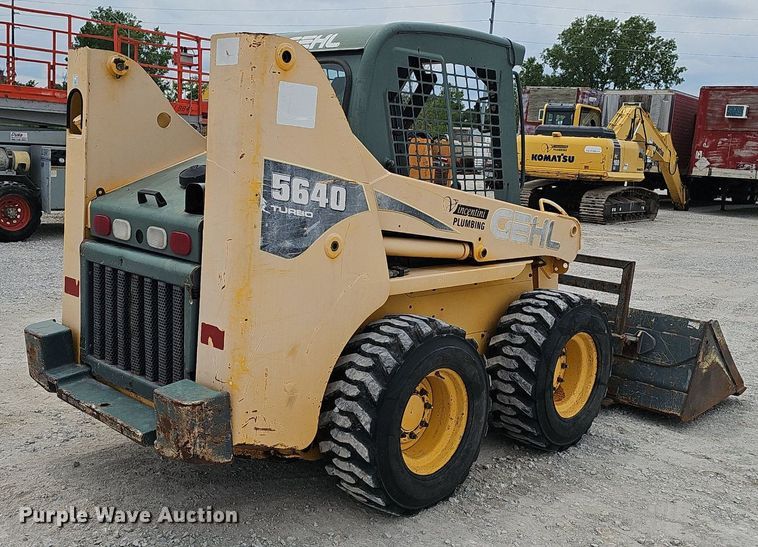 image for item DP6435 2004 Gehl 5640 skid steer loader