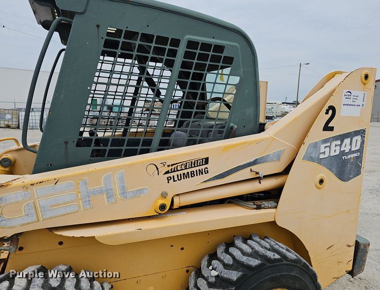 image for item DP6435 2004 Gehl 5640 skid steer loader