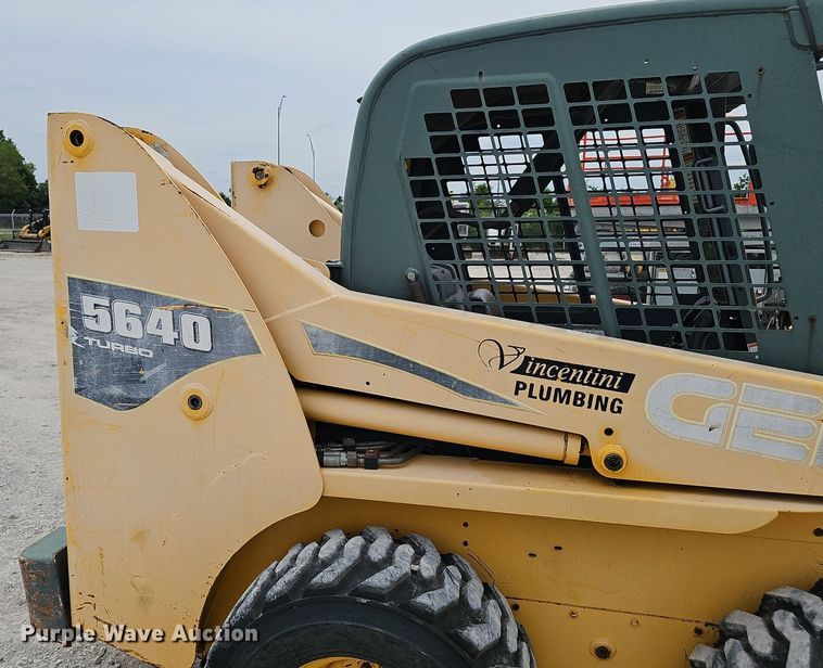 image for item DP6435 2004 Gehl 5640 skid steer loader