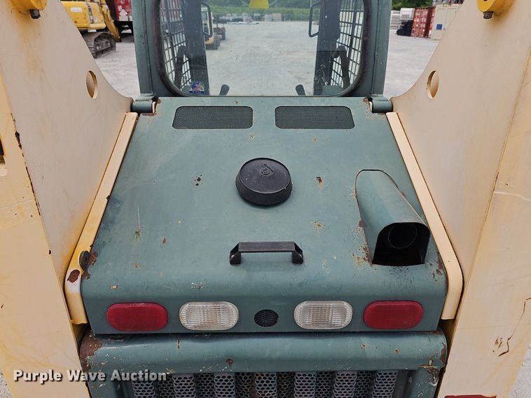 image for item DP6435 2004 Gehl 5640 skid steer loader