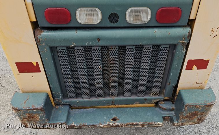 image for item DP6435 2004 Gehl 5640 skid steer loader