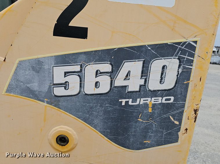 image for item DP6435 2004 Gehl 5640 skid steer loader