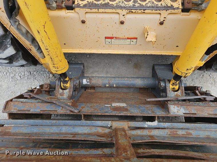 image for item DP6435 2004 Gehl 5640 skid steer loader