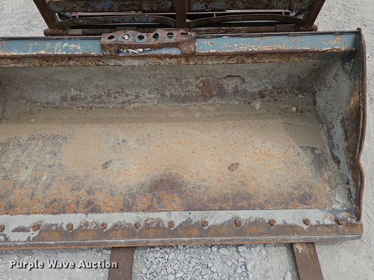 image for item DP6435 2004 Gehl 5640 skid steer loader