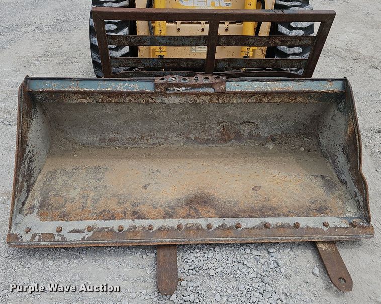 image for item DP6435 2004 Gehl 5640 skid steer loader