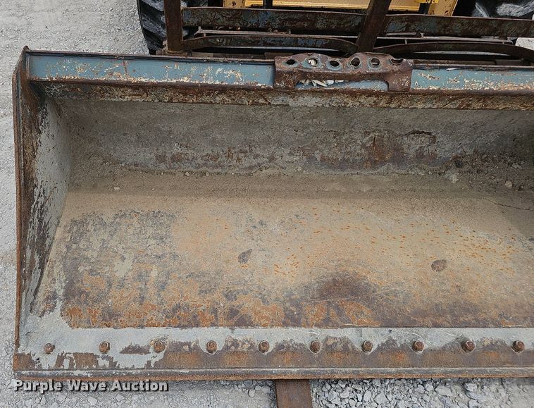 image for item DP6435 2004 Gehl 5640 skid steer loader