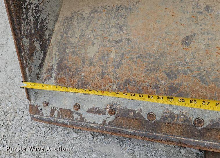 image for item DP6435 2004 Gehl 5640 skid steer loader