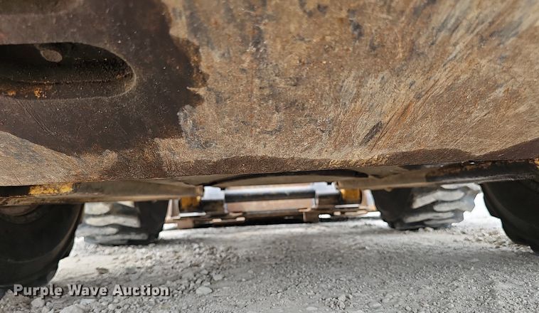 image for item DP6435 2004 Gehl 5640 skid steer loader