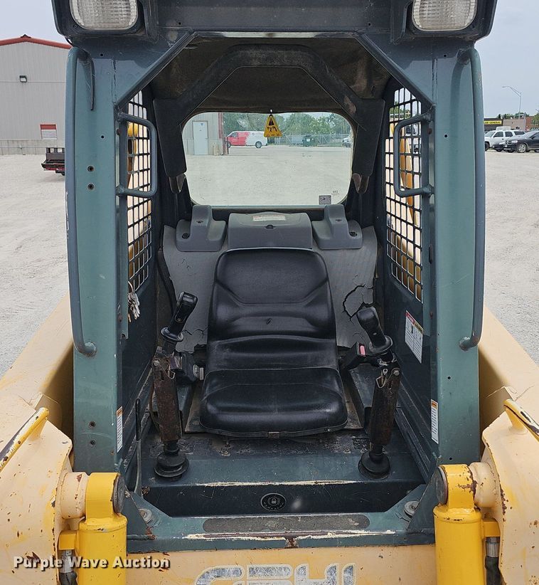 image for item DP6435 2004 Gehl 5640 skid steer loader
