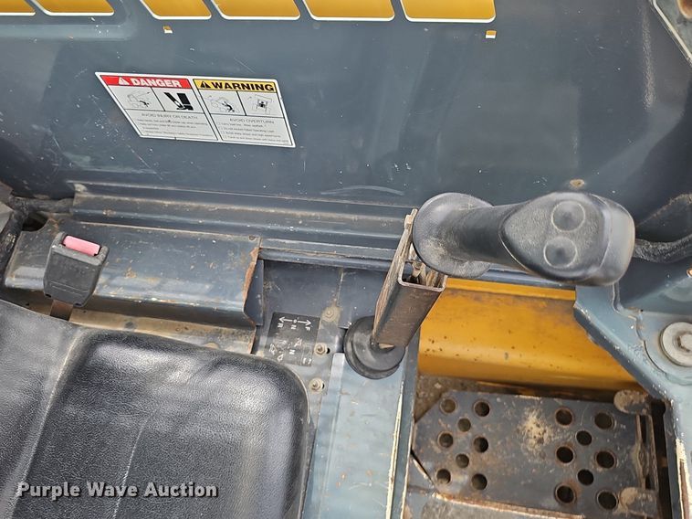 image for item DP6435 2004 Gehl 5640 skid steer loader