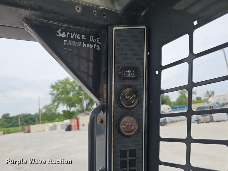 image for item DP6435 2004 Gehl 5640 skid steer loader