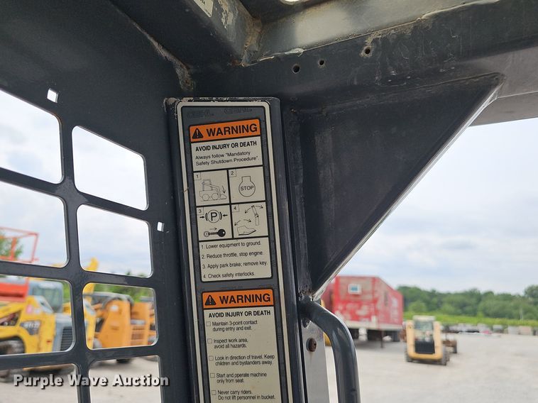 image for item DP6435 2004 Gehl 5640 skid steer loader