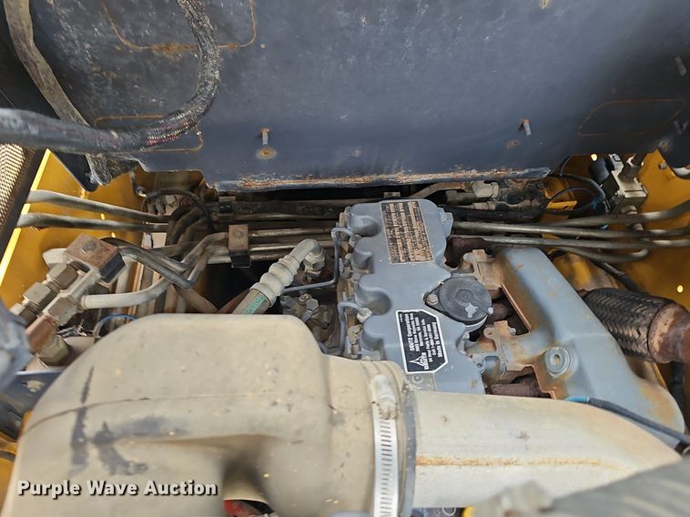 image for item DP6435 2004 Gehl 5640 skid steer loader