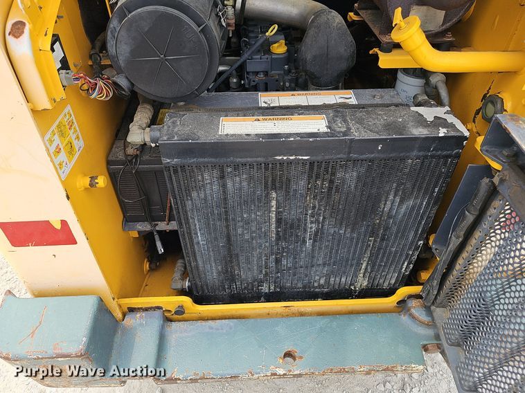 image for item DP6435 2004 Gehl 5640 skid steer loader