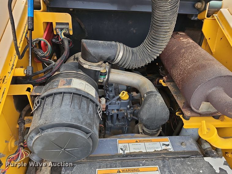 image for item DP6435 2004 Gehl 5640 skid steer loader