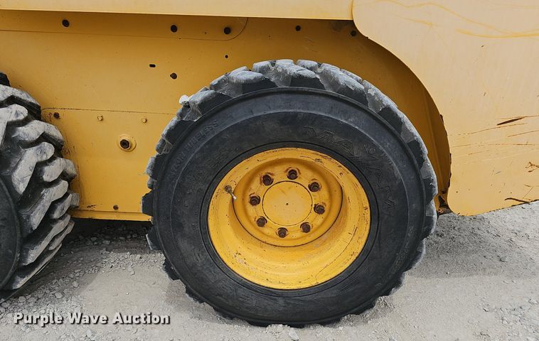 image for item DP6435 2004 Gehl 5640 skid steer loader