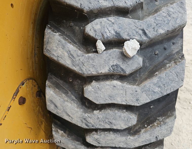 image for item DP6435 2004 Gehl 5640 skid steer loader