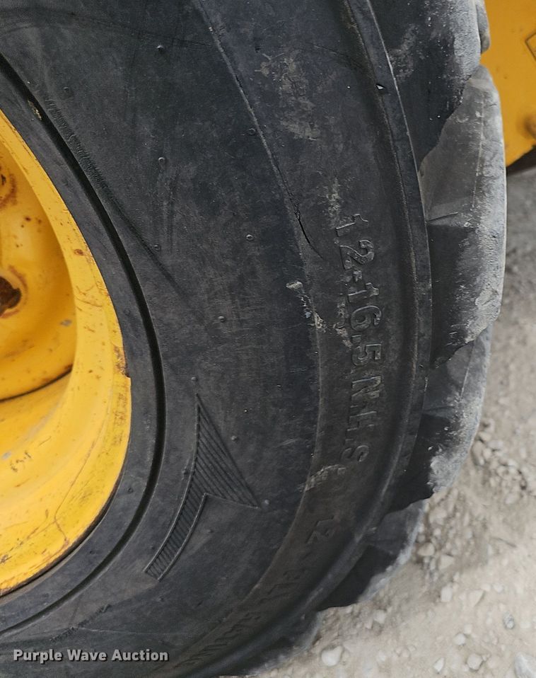 image for item DP6435 2004 Gehl 5640 skid steer loader