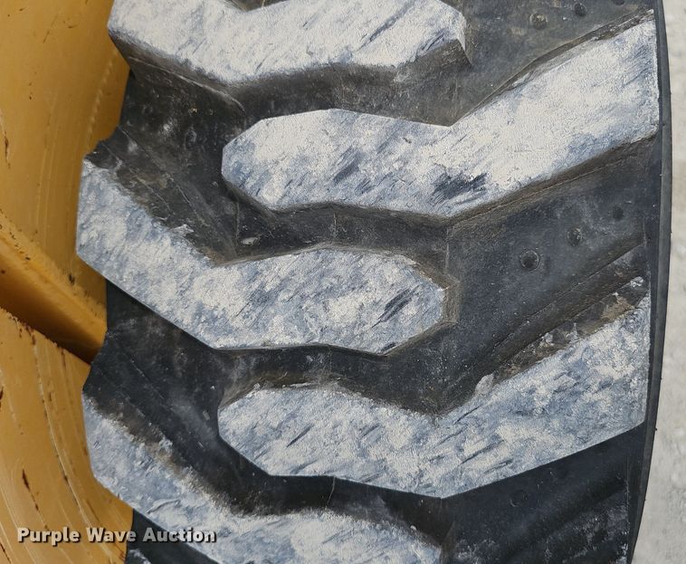 image for item DP6435 2004 Gehl 5640 skid steer loader