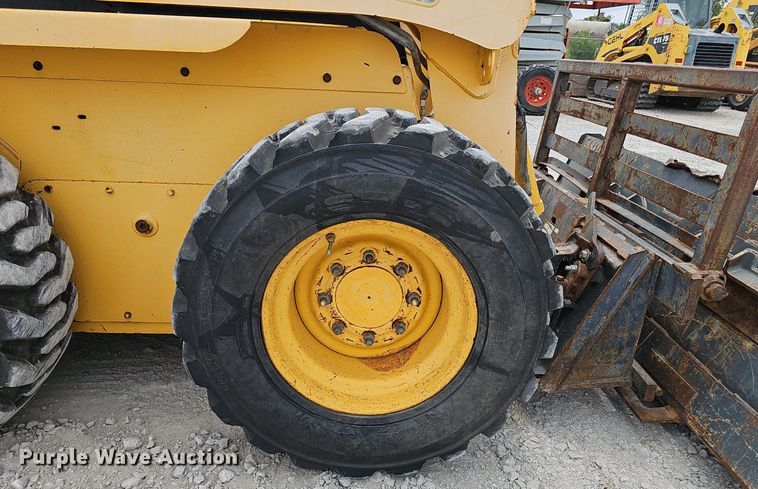 image for item DP6435 2004 Gehl 5640 skid steer loader