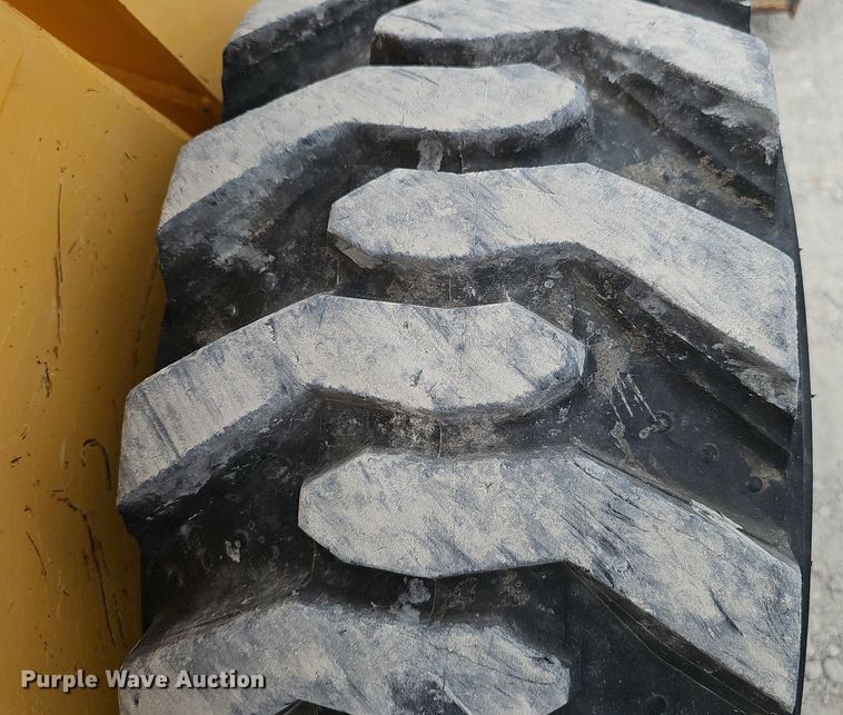 image for item DP6435 2004 Gehl 5640 skid steer loader