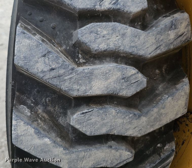 image for item DP6435 2004 Gehl 5640 skid steer loader