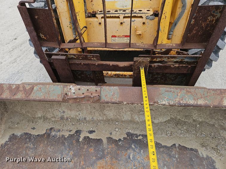 image for item DP6436 2005 Gehl 5640 skid steer loader