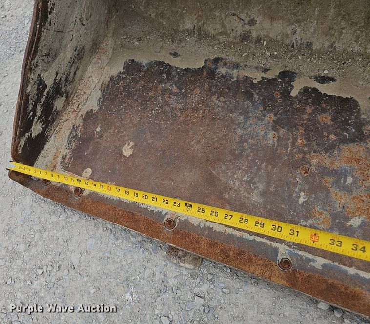 image for item DP6436 2005 Gehl 5640 skid steer loader