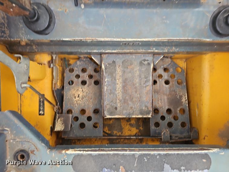 image for item DP6436 2005 Gehl 5640 skid steer loader