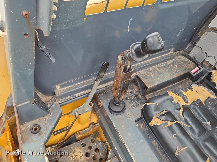 image for item DP6436 2005 Gehl 5640 skid steer loader