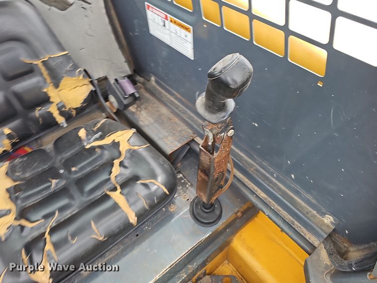 image for item DP6436 2005 Gehl 5640 skid steer loader