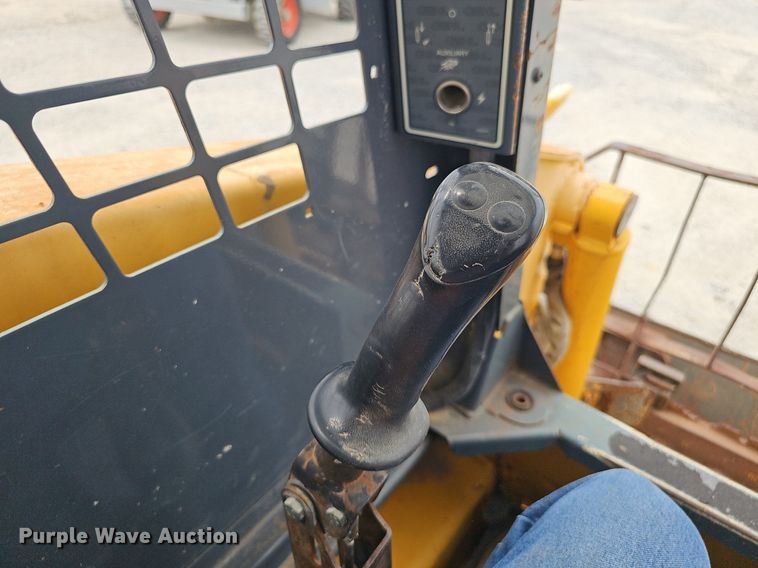 image for item DP6436 2005 Gehl 5640 skid steer loader