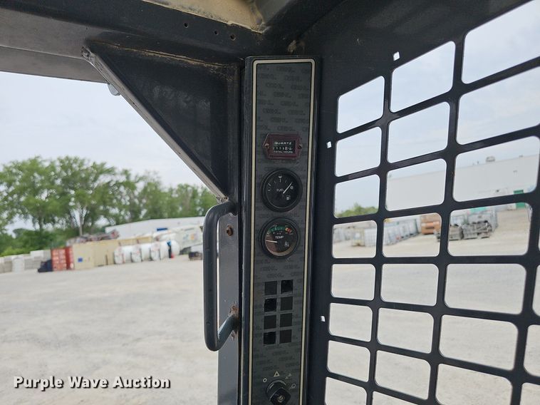 image for item DP6436 2005 Gehl 5640 skid steer loader