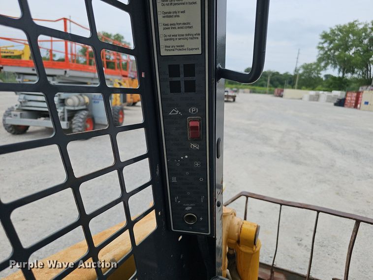 image for item DP6436 2005 Gehl 5640 skid steer loader