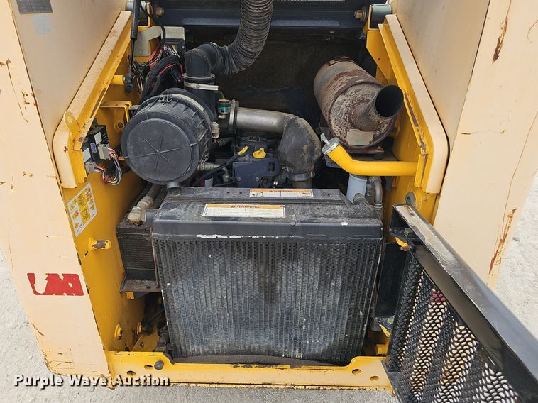 image for item DP6436 2005 Gehl 5640 skid steer loader