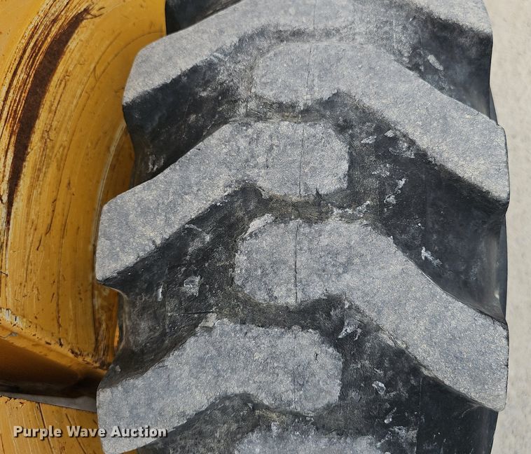 image for item DP6436 2005 Gehl 5640 skid steer loader