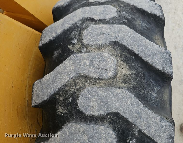 image for item DP6436 2005 Gehl 5640 skid steer loader