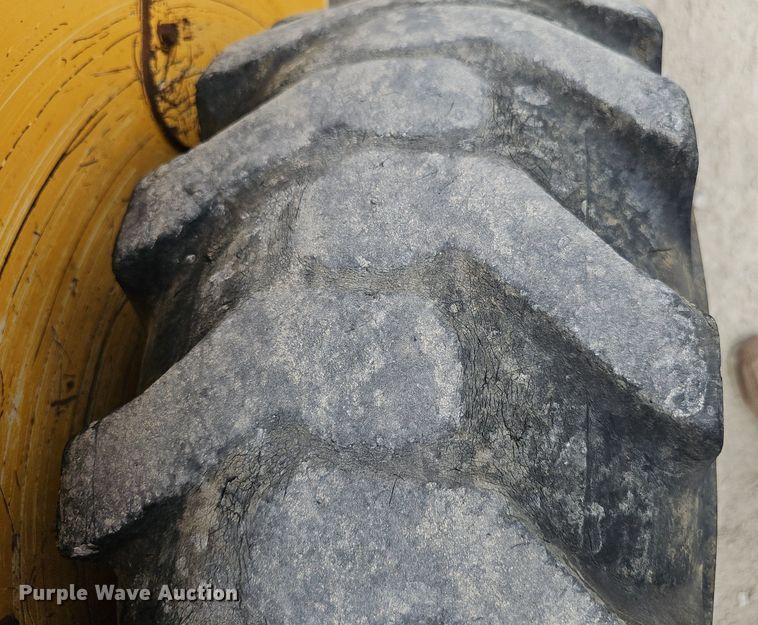 image for item DP6436 2005 Gehl 5640 skid steer loader