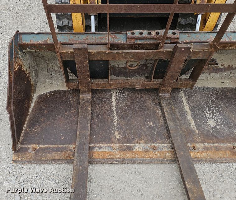 image for item DP6437 2010 Gehl CTL75 tracked skid steer loader