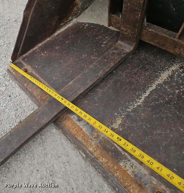 image for item DP6437 2010 Gehl CTL75 tracked skid steer loader