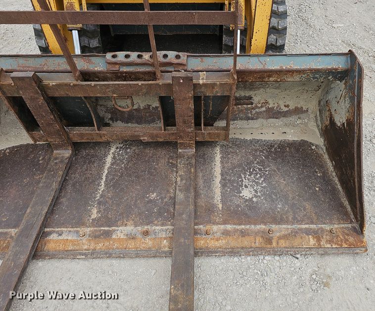 image for item DP6437 2010 Gehl CTL75 tracked skid steer loader