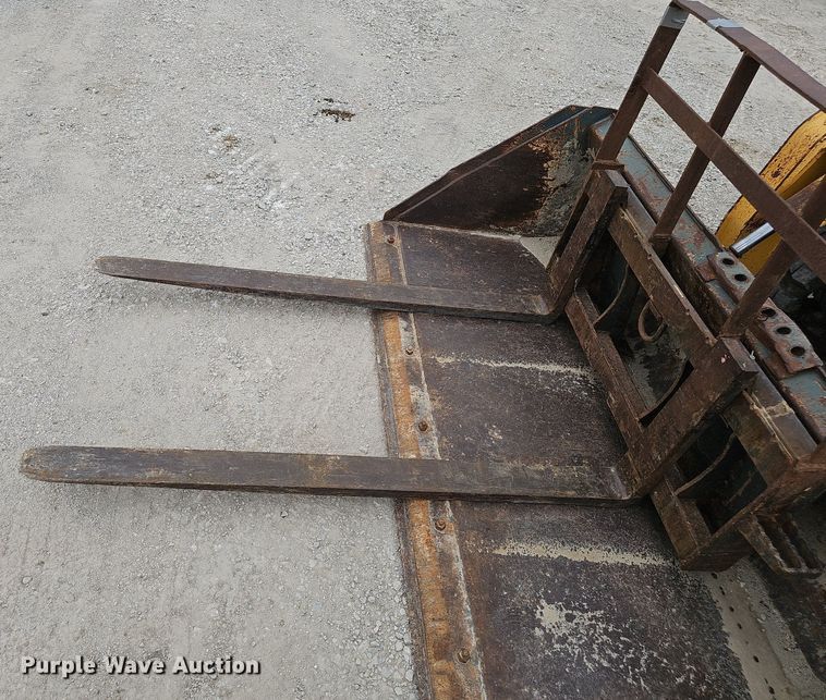 image for item DP6437 2010 Gehl CTL75 tracked skid steer loader