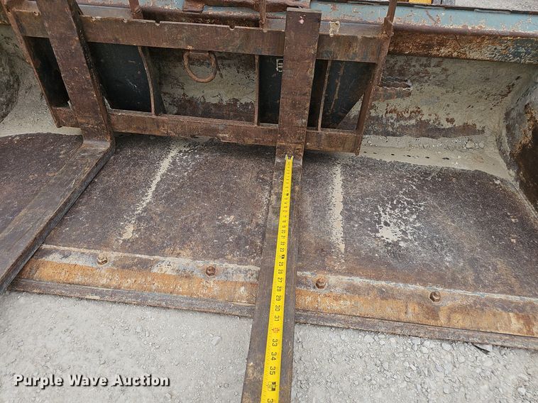 image for item DP6437 2010 Gehl CTL75 tracked skid steer loader